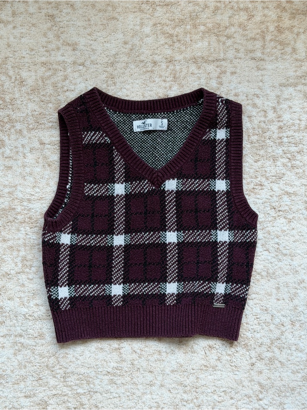 Hollister Plaid V-Neck Knit Sweater Vest in Deep Burgundy and White (S)